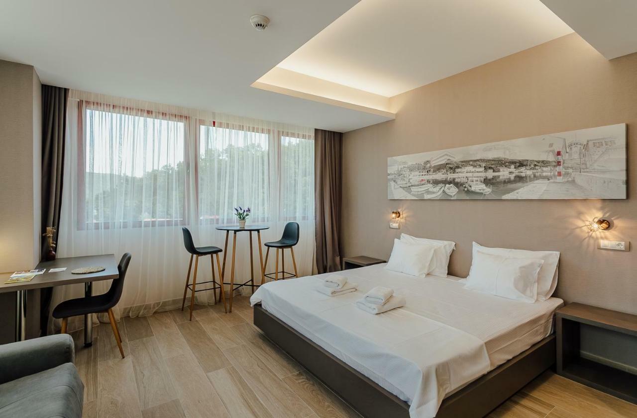 Centar Novi Hotel แฮร์เซ็ก-โนวี ภายนอก รูปภาพ